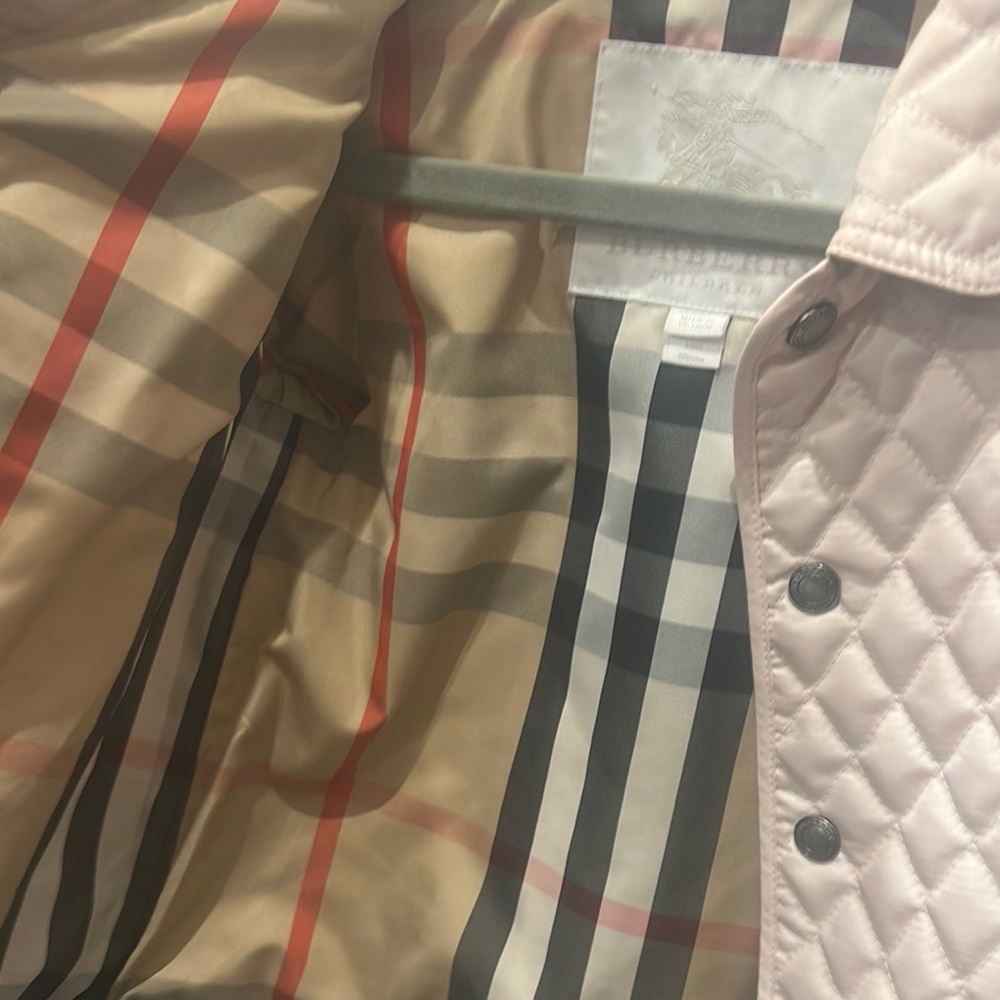 Burberry Pink Puffer Jacket with Quilted Design - Picture 3 of 4